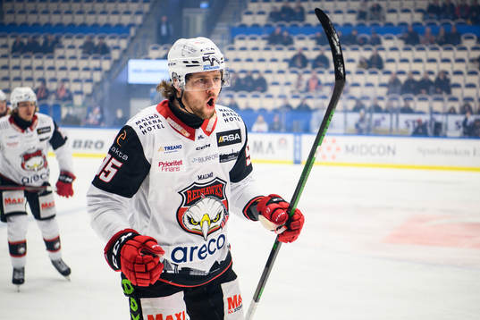 Malmö Redhawks Carl Persson jublar