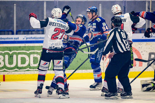 Irriterat mellan Malmö Redhawks Ponthus Westerholm  och