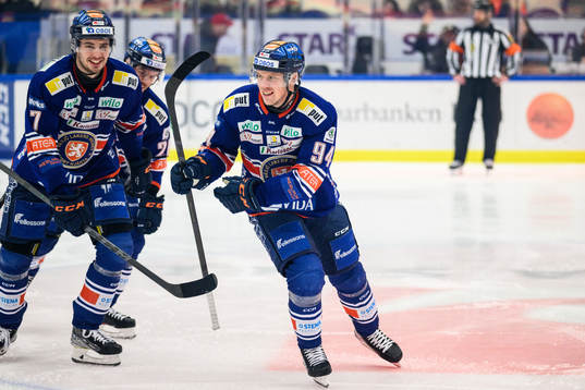 Växjös Joel Persson jublar