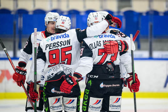 Malmö Redhawks Carl Persson jublar med lagkamrater