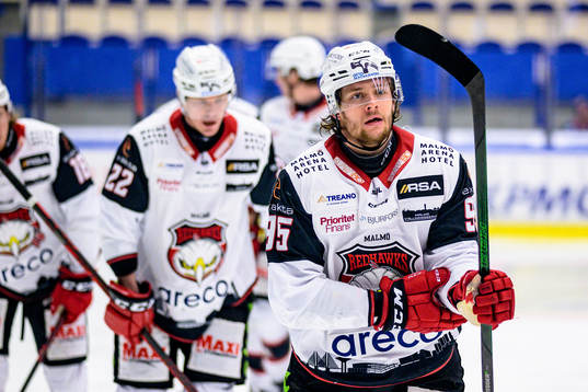Malmö Redhawks Carl Persson jublar