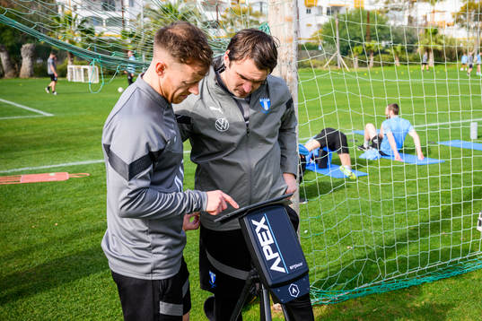 Fystränare Mark Read och tränare Milos Milojevic