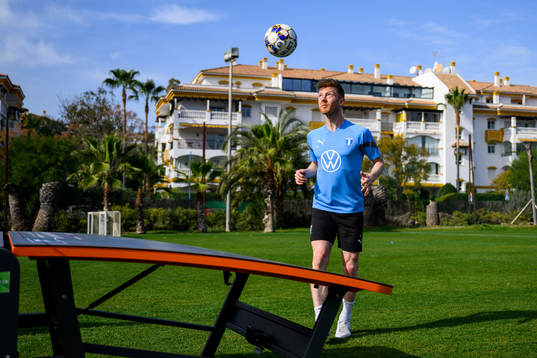 Anders Christiansen spelar fotbollsgolf