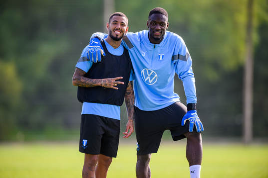 Sergio Pena och målvakt Ismael Diawara