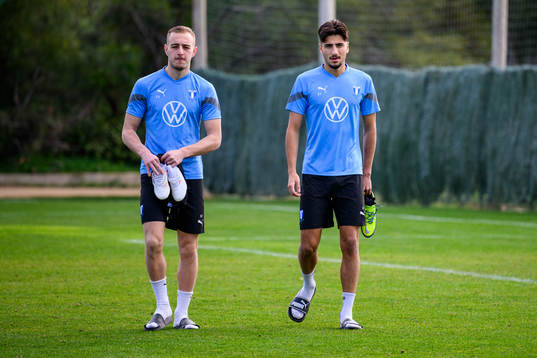 Amel Mujanic och Peter Gwargis ankommer till en