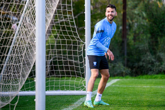 Erdal Rakip agerar målvakt