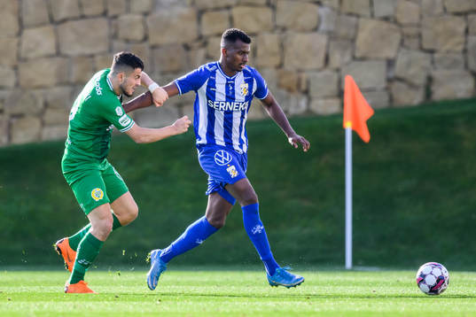 Hammarbys Astrit Selmani och IFK Göteborgs Bernardo Vilar