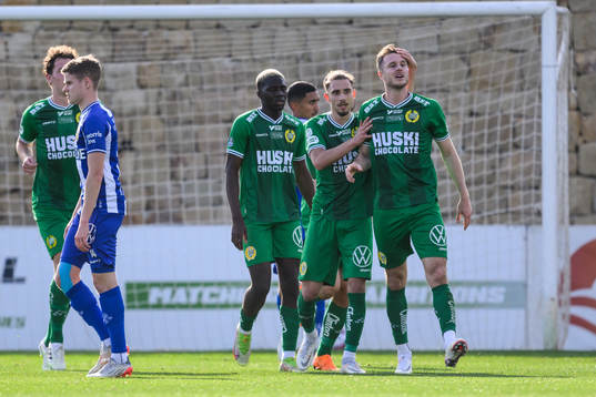 Hammarbys Richard Magyar jublar med laghkamrater