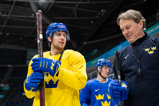 Henrik Tömmernes and head coach Johan Garpenlöv of the