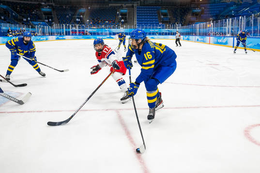 Linnea Johansson of Sweden and Pavlina Horalkova of Czech