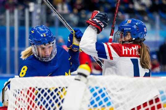 Ebba Berglund of Sweden and Klara Hymklarova of Czech