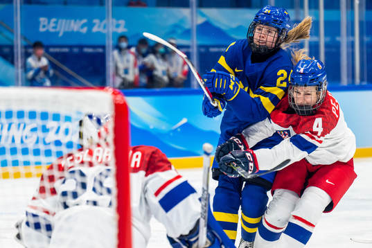 Felizia Wikner-Zienkiewicz of Sweden and Daniela Pejsova of