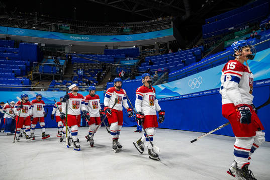Pavlina Horalkova of Czech Republic with team mates