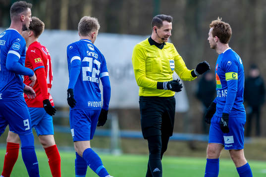 Domare Andreas Ekberg samspråk med Hvidovres Christopher