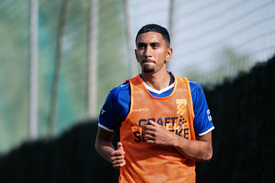 IFK Göteborgs Amir Al-Ammari värmer upp