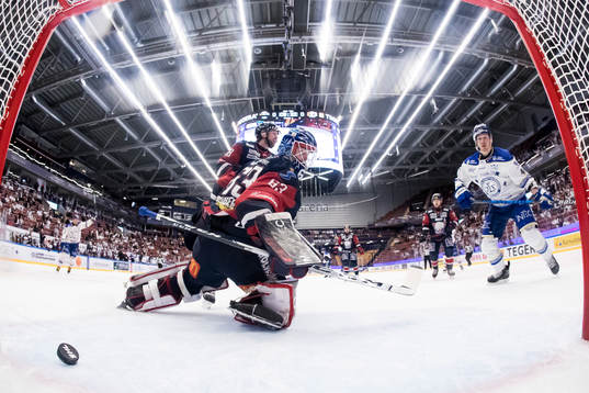 Linköpings målvakt Marcus Högberg och Leksands Carter
