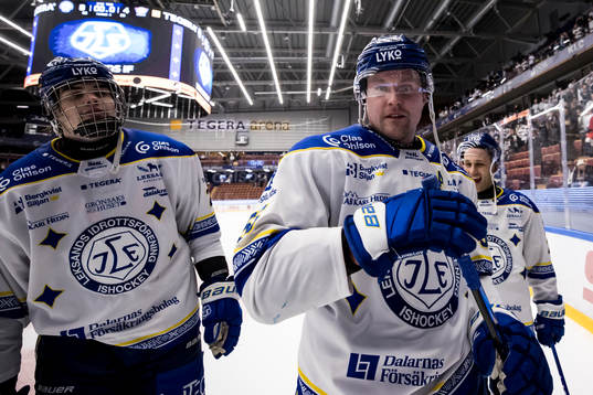 Leksands Jonas Ahnelöv  jublar