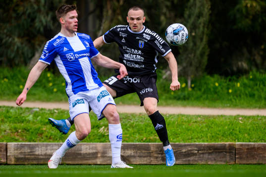 Aron Bjarnason of Sirius och Eirik Wichne of Sarpsborg 08