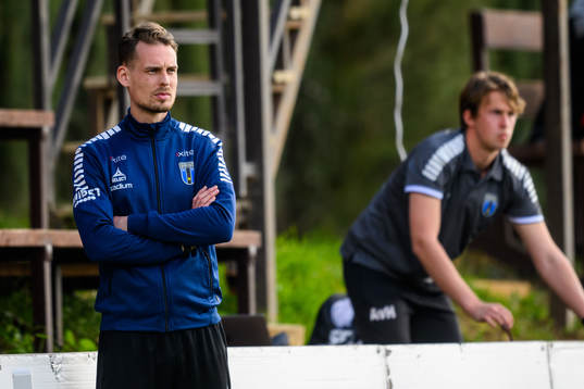 Head coach Daniel Bäckström of Sirius