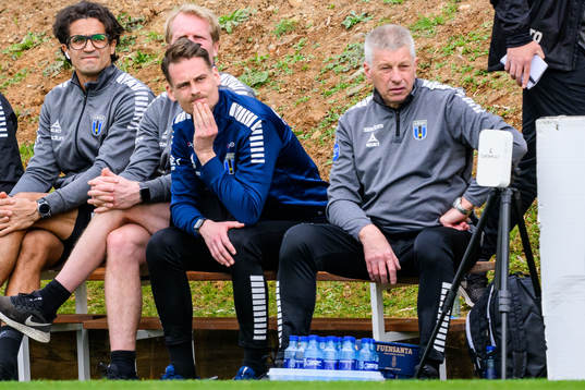 Head coach Daniel Bäckström of Sirius
