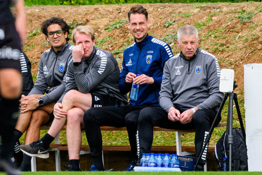 Head coach Daniel Bäckström of Sirius