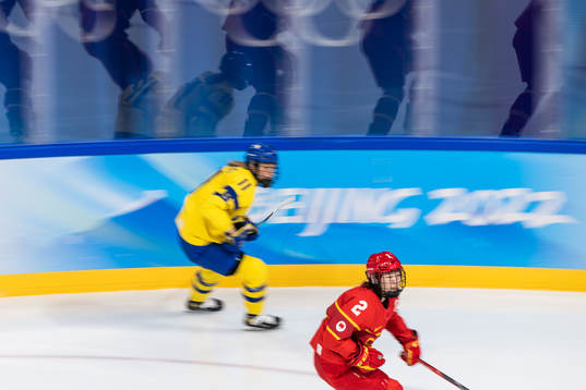 Josefin Bouveng of Sweden and Baiwei Yu of China in the