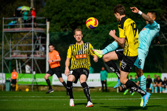 Gustav Berggren och Oscar Uddenäs of Häcken and Cristian