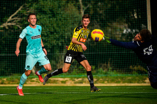 Leo Bengtsson of Häcken scores 1-0
