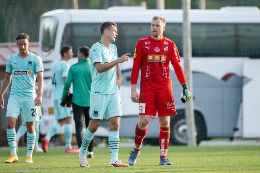 Viktor Claesson of Krasnodar and goalkeeper Peter