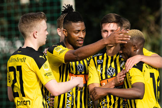 Franklin Tebo Uchenna of Häcken celebrates with Leo