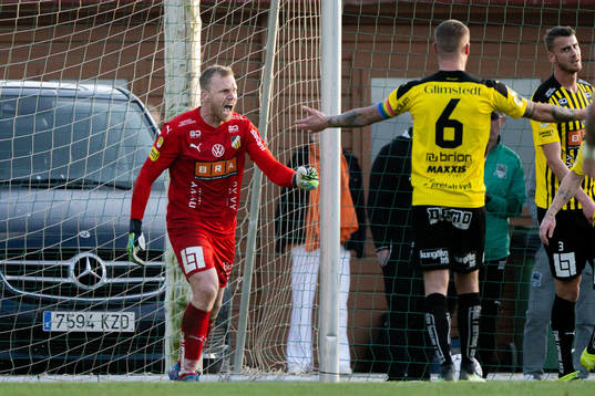 Goalkeeper Peter Abrahamsson of Häcken reacts