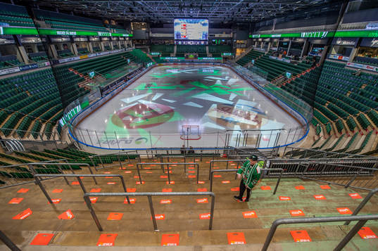 Tomma läktare i Catena Arena