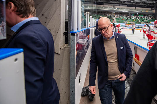Timrås tränare Fredrik Andersson  deppar