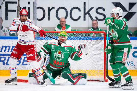 Timrås Jeremy Boyce-Rotevall och Rögles målvakt