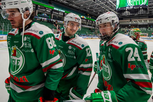 Rögles Brady Ferguson och Marco Kasper jublar