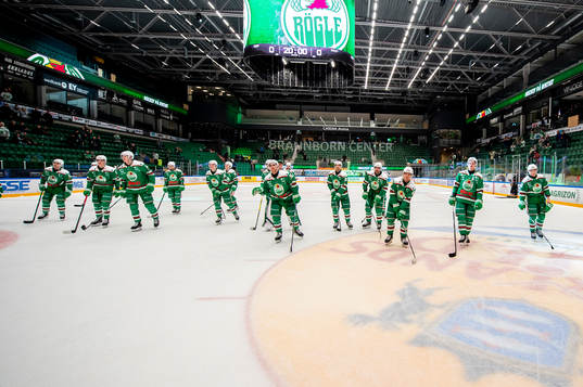 Rögles spelarna tackar publiken