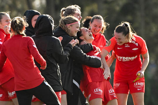 Tuva Hansen og Elisabeth Terland of Brann celebrate
