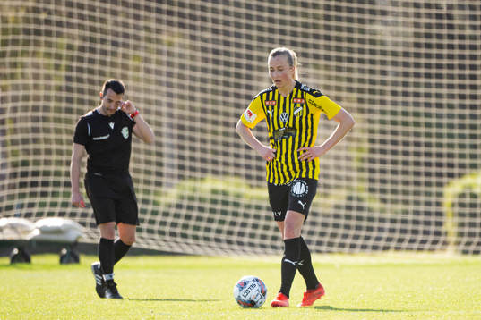 Julia Karlernäs of Häcken looks dejected