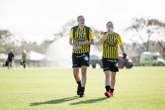 Elma Junttila Nelhage and Hanna Wijk of Häcken