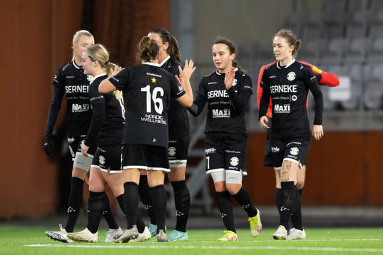 Alingsås spelare jublar