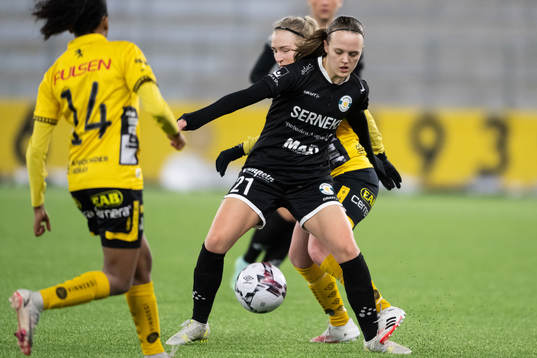 Alingsås Alma Öberg och Elfsborgs Fanny Johansson (skymd)