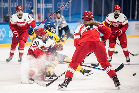 Julie Østergaard of Denmark and Emma Murén of Sweden in
