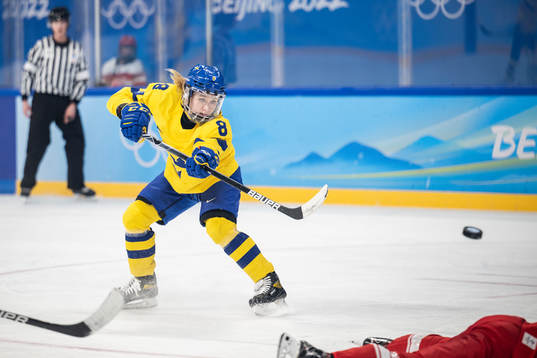 Ebba Berglund of Sweden scores 3-1 in the women's ice