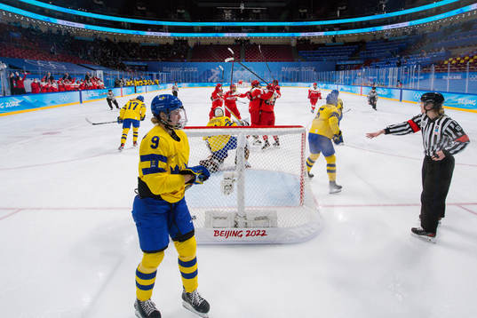 Jessica Adolfsson, goaltender Emma Söderberg and Johanna