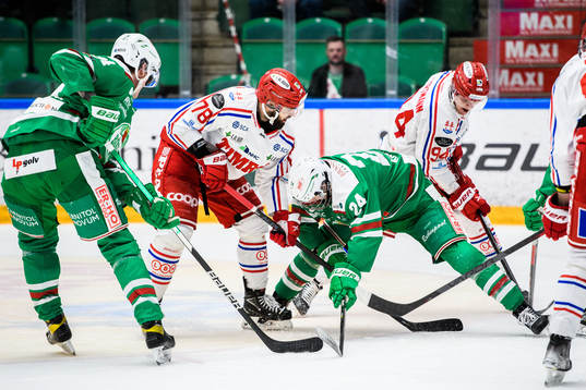Timrås Robin Hanzl och Sebastian Hartmann mot Rögles