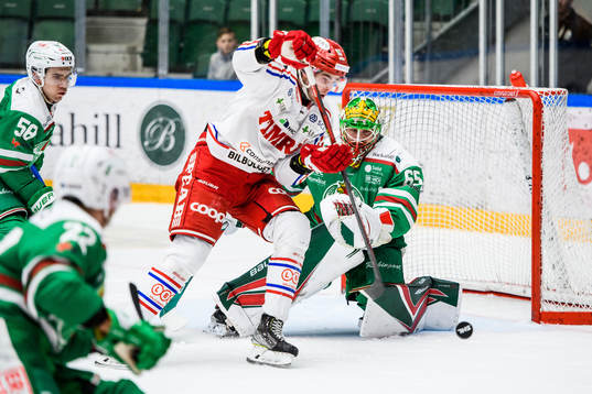 Timrås Ty Rattie och Rögles målvakt Christoffer Rifalk