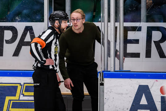 Domare Marcus Linde i samtal med sekretariatet