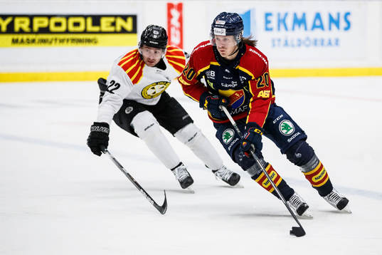 Brynäs Adam Pettersson och Djurgårdens Marcus Sörensen