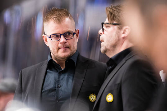 Brynäs assisterande tränare Ari-Pekka Pajuluoma och
