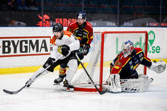 Brynäs Greg Scott mot Djurgårdens Cameron Schilling och